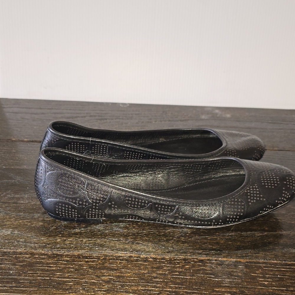 Elegant Women's Black Flats - Picture 4 of 10